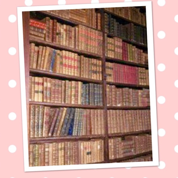 🚫on hold🚫mystery box bundle of books 5 for $10 - Picture 4 of 8